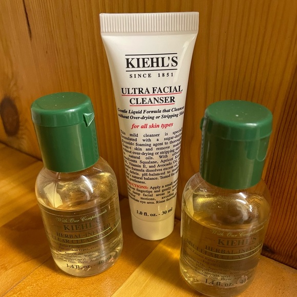 Kiehl's Skincare Set - Picture 1 of 2